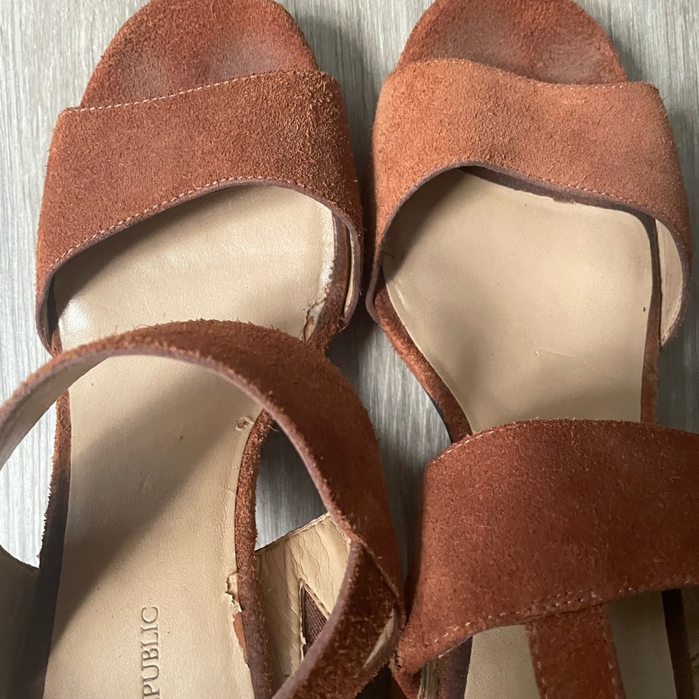 Banana Republic Brown Suede Block Heel Sandals - Picture 5 of 8
